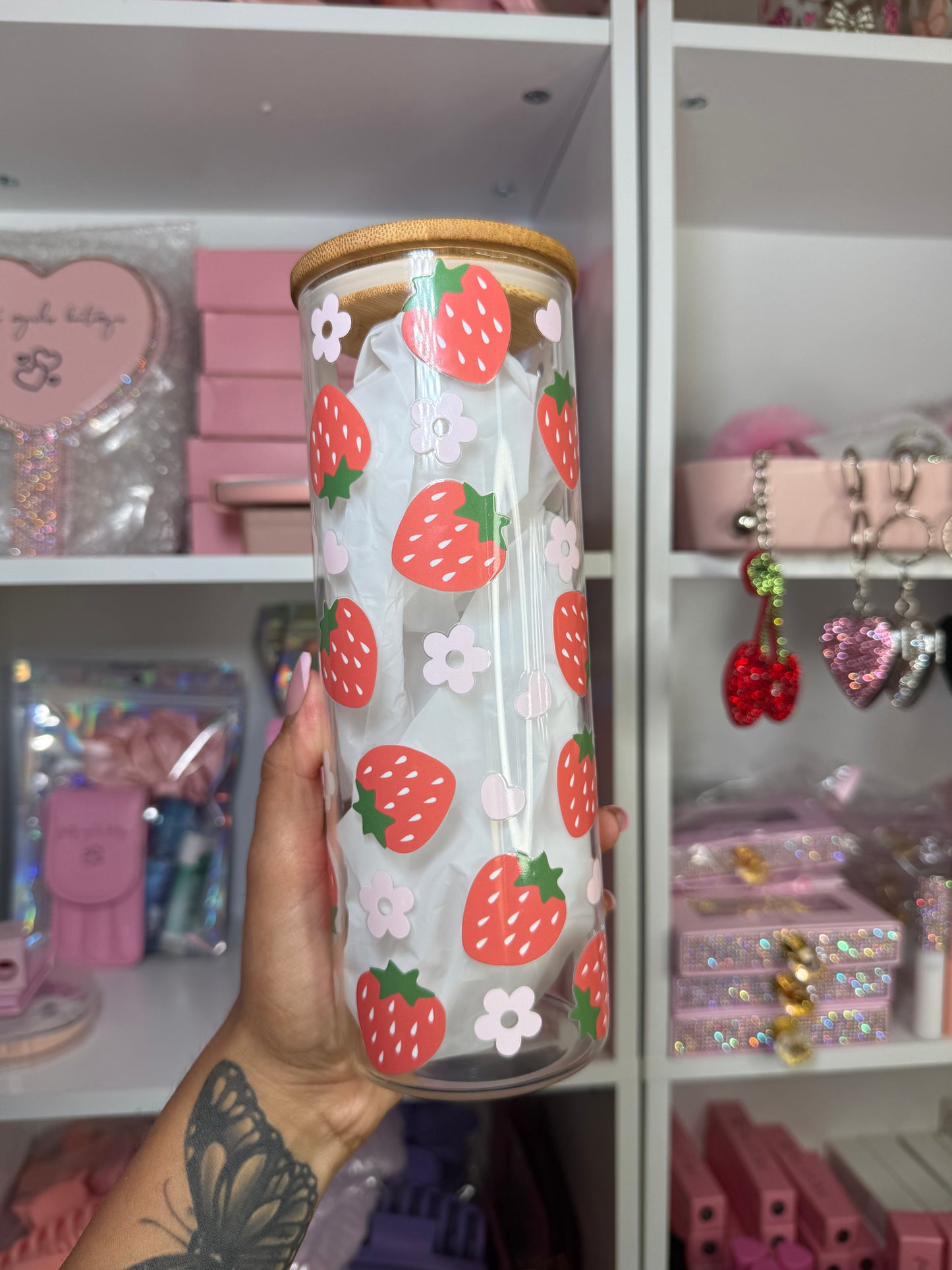Strawberry glass 25oz cup 💗