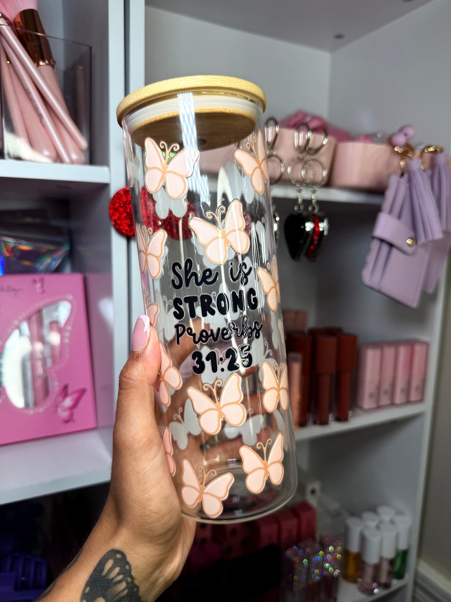 She is strong 25 oz cup 💗