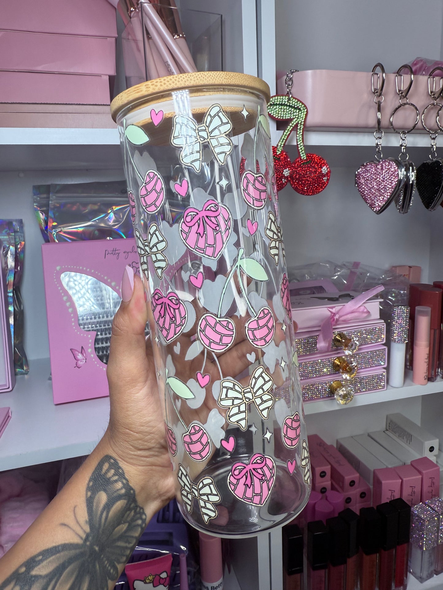 Concha cherry bow cup 25 oz 💗