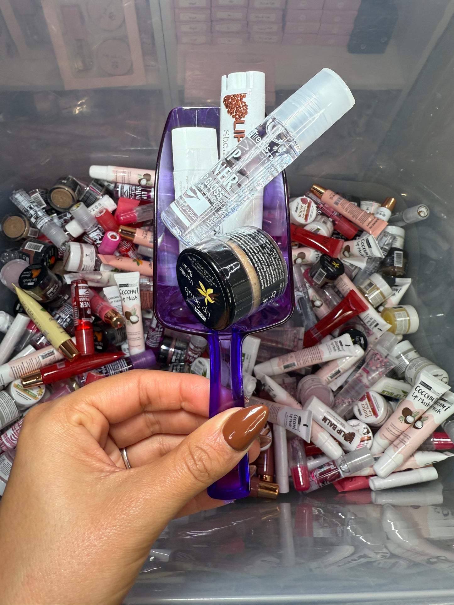 Lip gloss scoops 💋